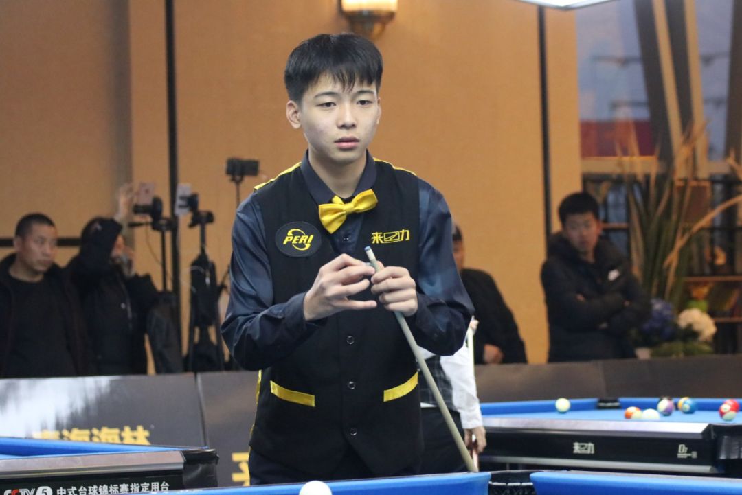 保持高度的 保持高度的