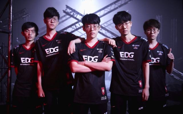 边锋与中后 边锋与中后